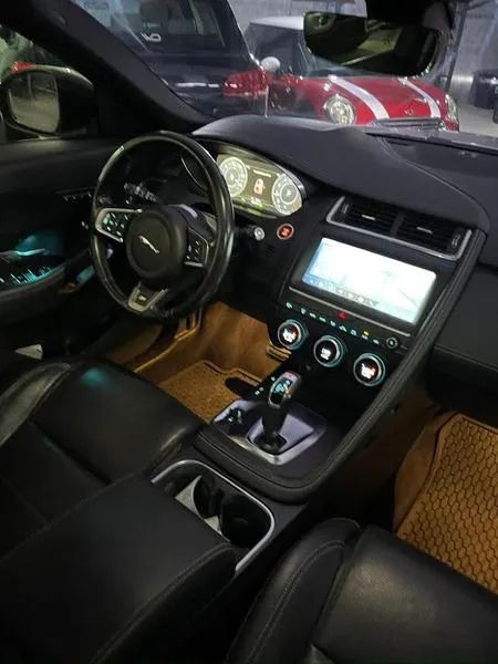 Jaguar E-Pace R-dynamic S 2.0 AWD 249cv Aut. 2019 - Foto 4
