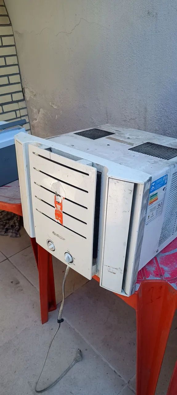 Ar-condicionado funcionando perfeitamente. 7.000 BTUS