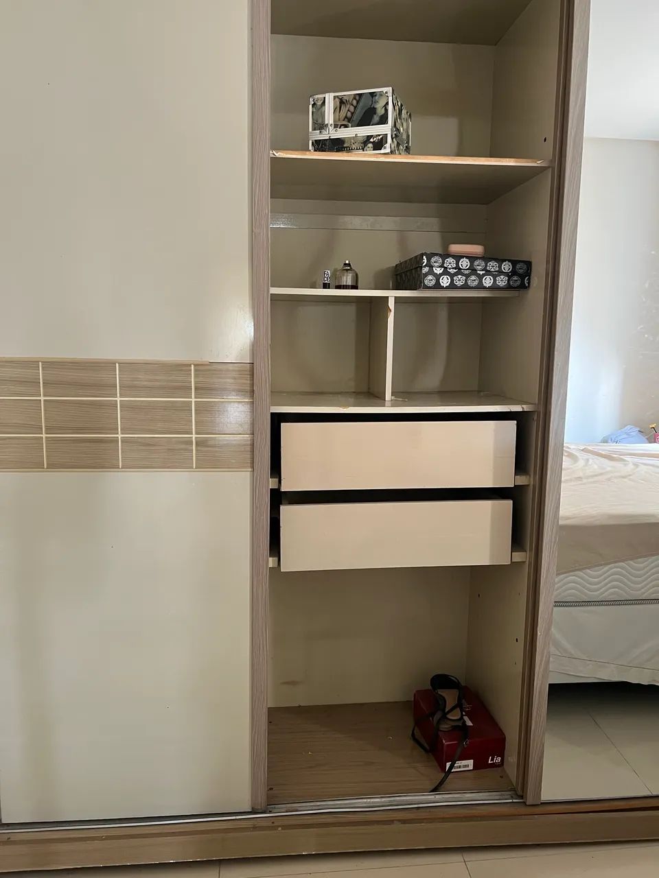 Guarda roupa 3 portas com espelho  - Foto 2