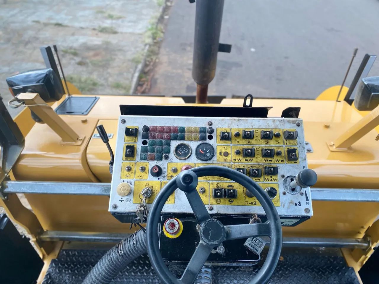 Vibroacabadora Caterpillar AP300 2010 - Pronta para Trabalhar - Foto 3