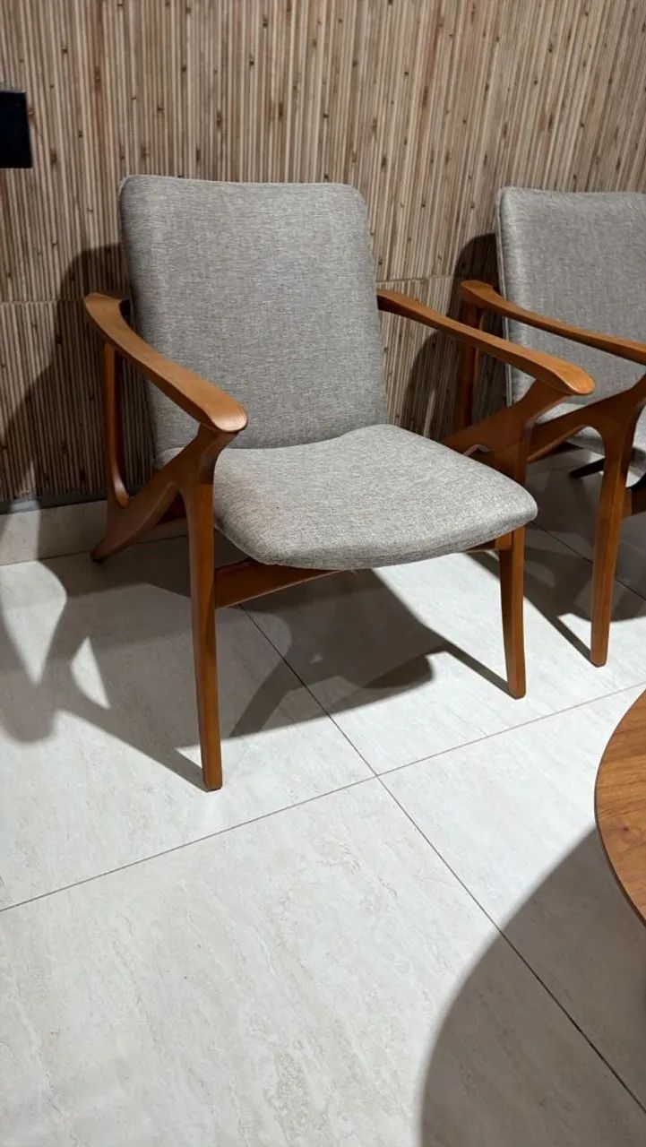 Kit completo com 2 poltronas 100% madeira e mesa de centro orgânica em madeira  - Foto 2