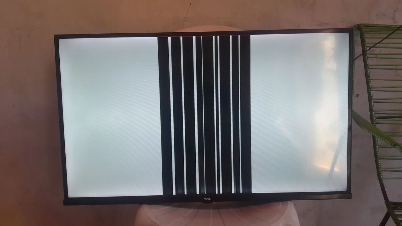 Vendo TV Semp TCL 32 polegadas com defeito no display não sei quanto custa pra arrumar  - Foto 3