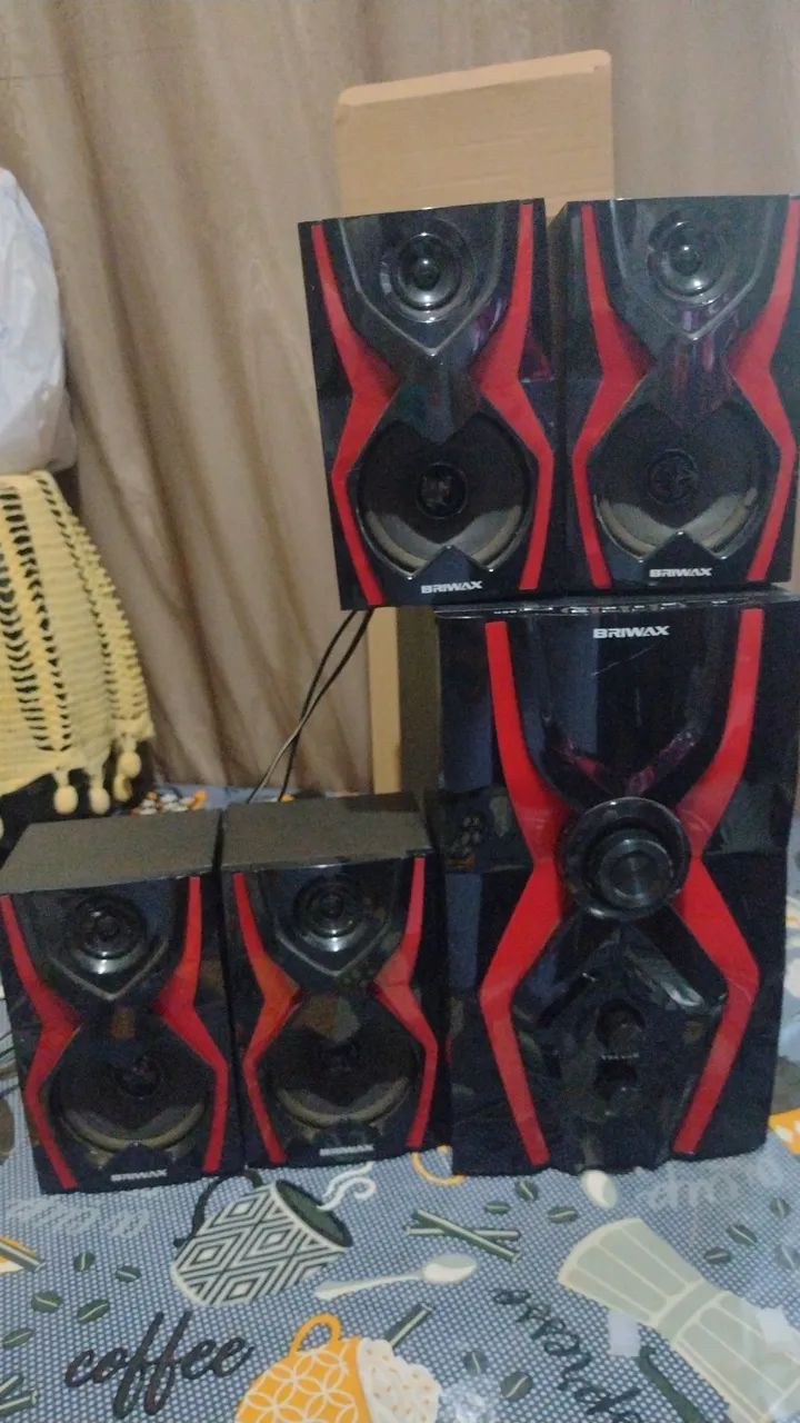 Som Bluetooth com  4 caixinhas de som 
