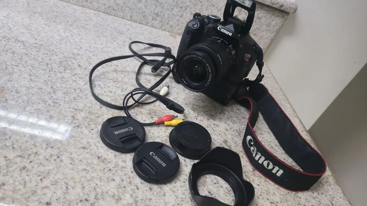Camera Canon T3i + acessórios 