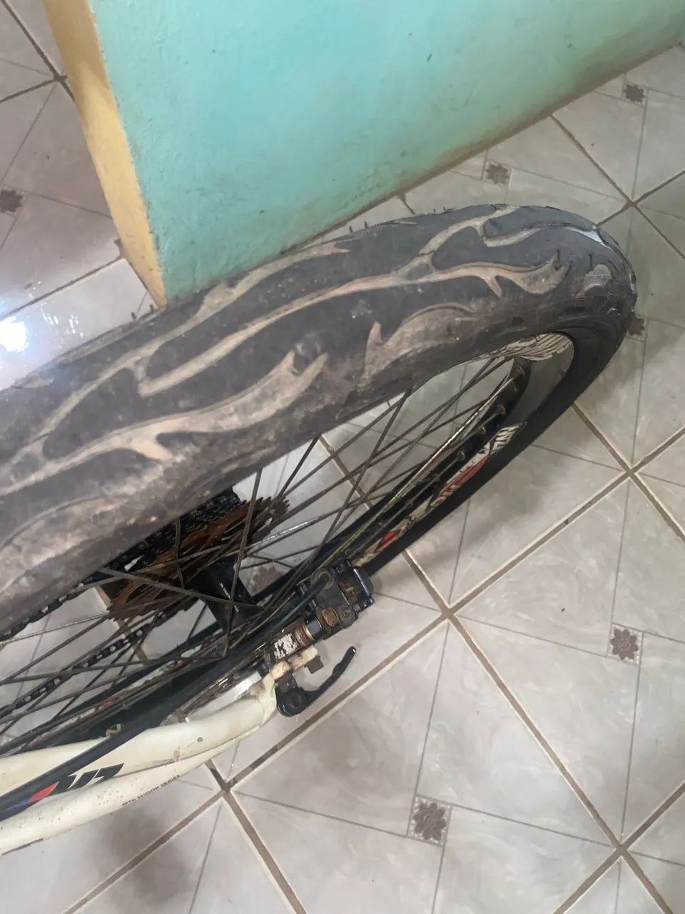 Vendo bicicleta aro 24 freio hidráulico  - Foto 5
