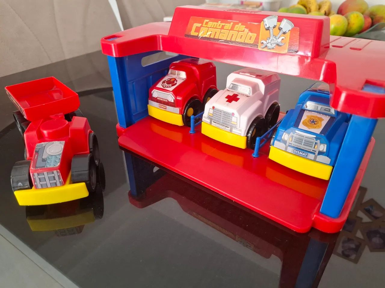 Garagem com carrinhos