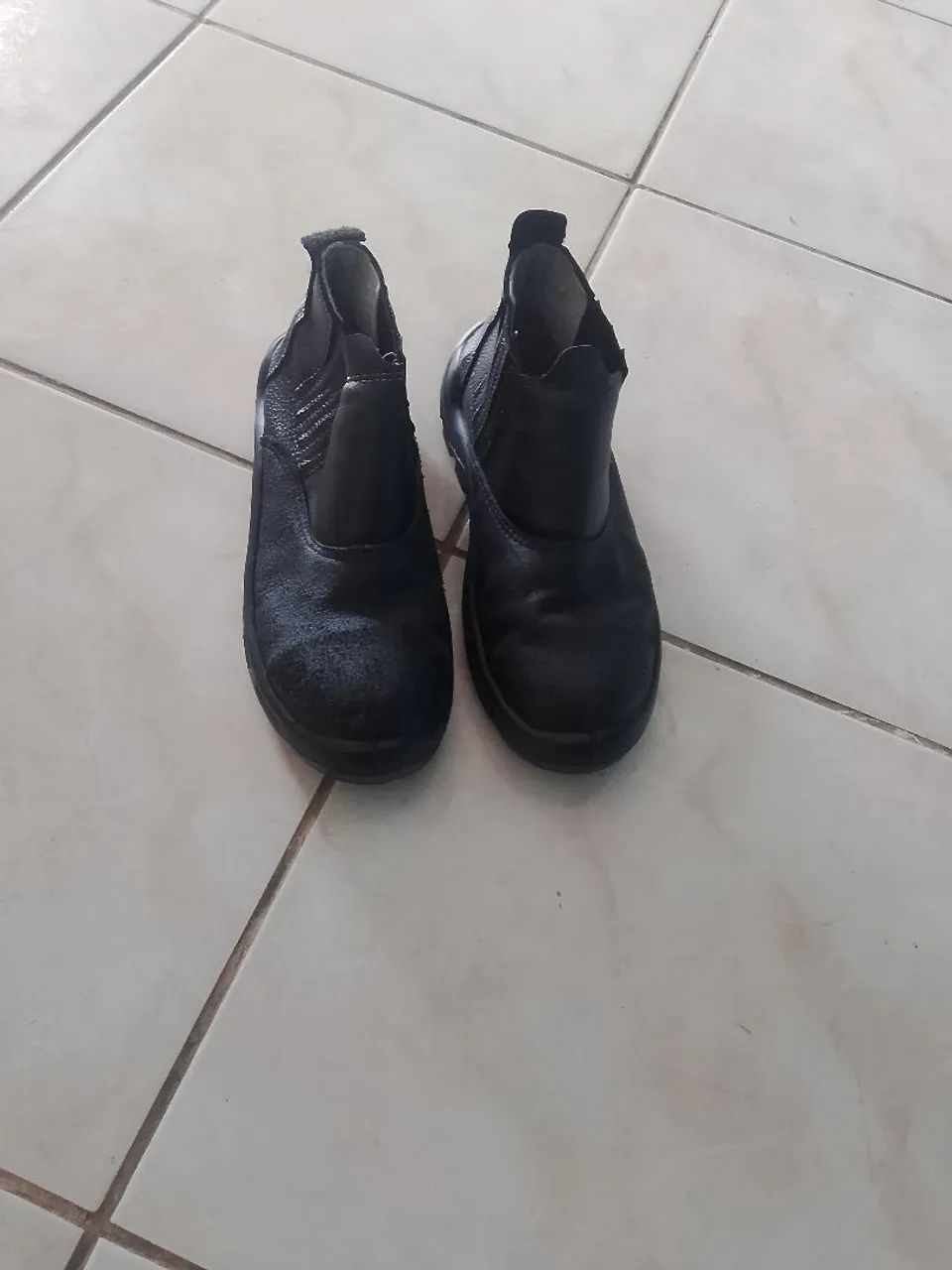 BOTA BICO DE FERRO E CALÇAS DE UNIFORME  - Foto 2
