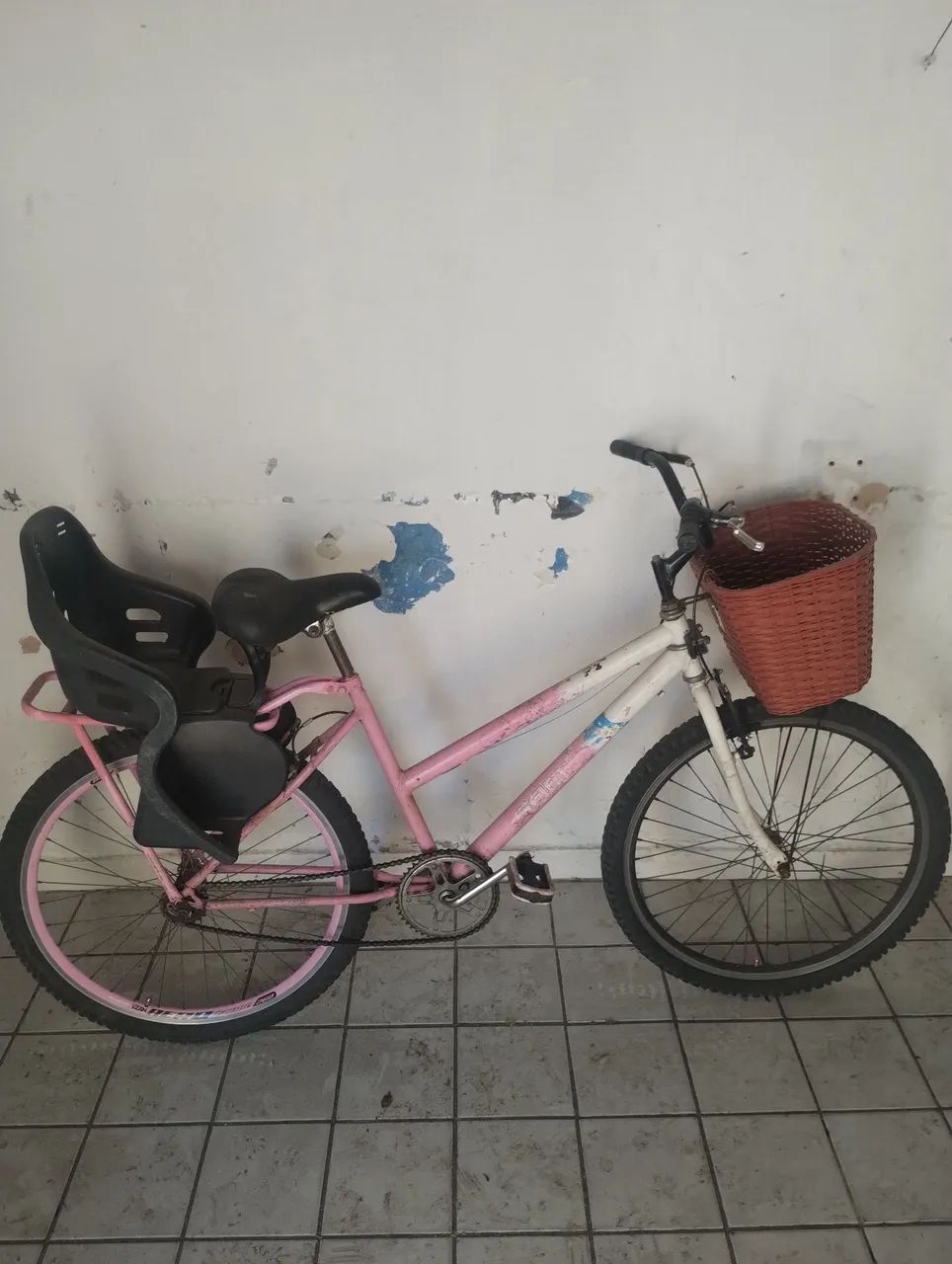 Vendo bicicleta com cadeirinha 