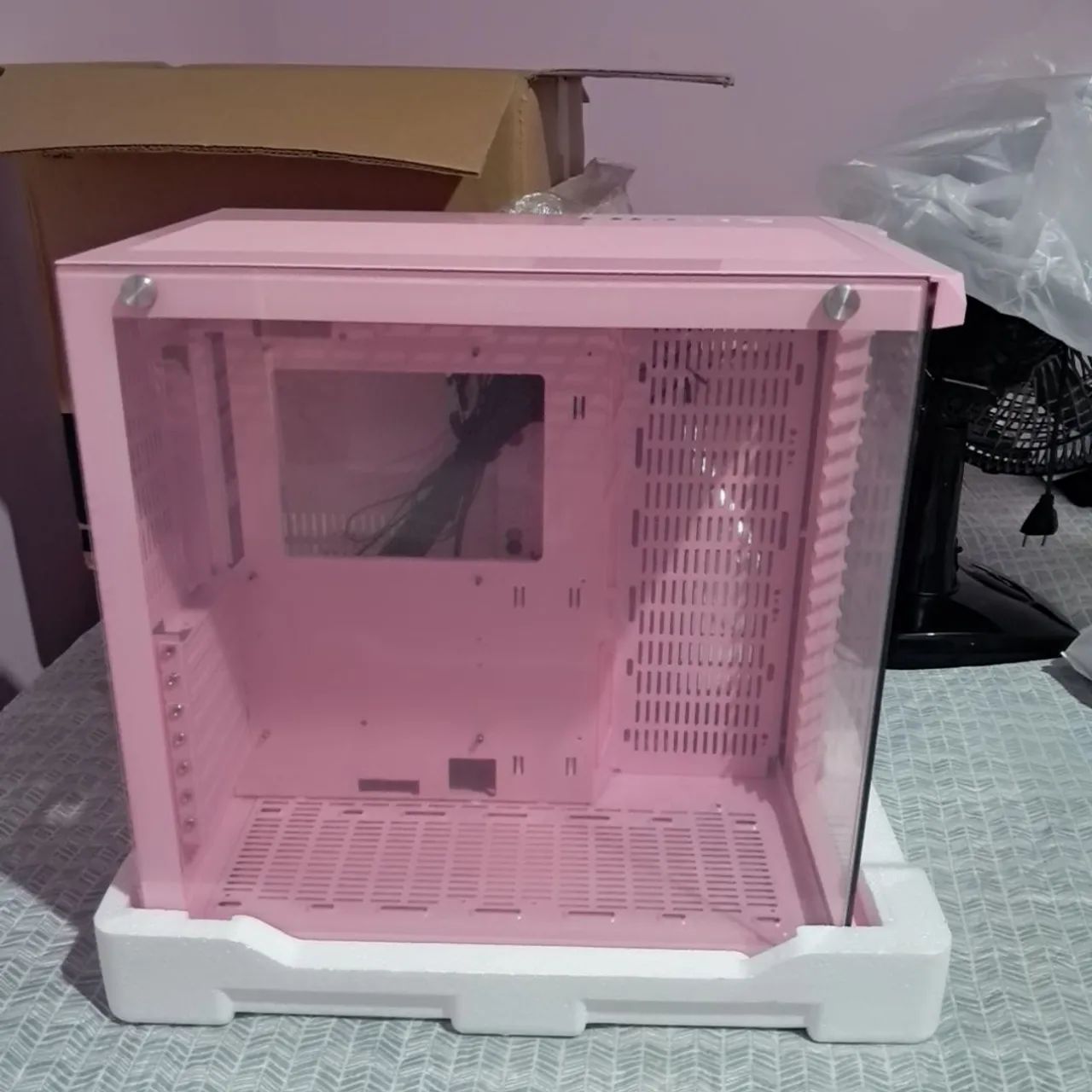 Selling a pink computer case466472791767797761