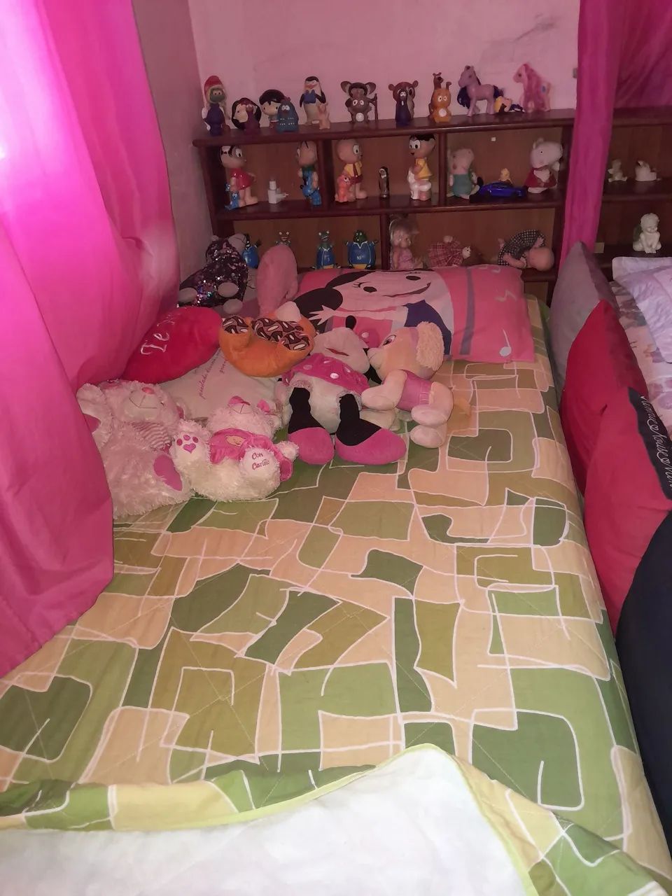 Vendo cama de madeira solteiro