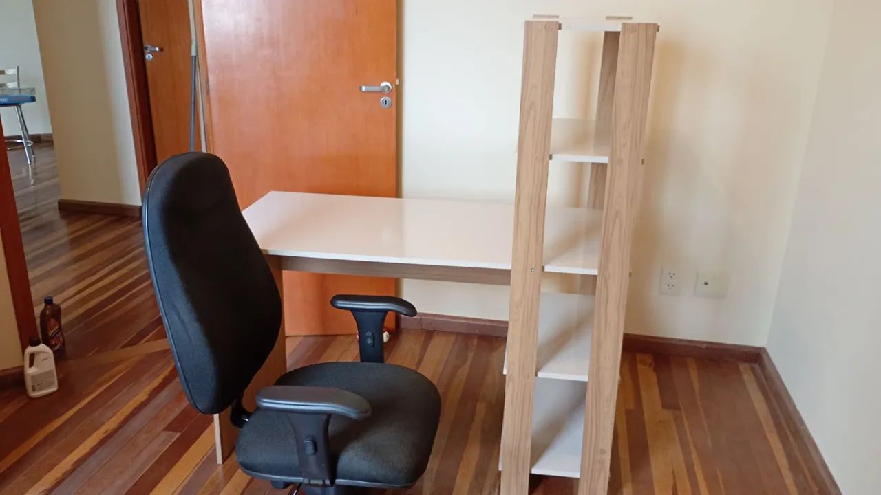 Mesa de computador nova com cadeiras  - Foto 2