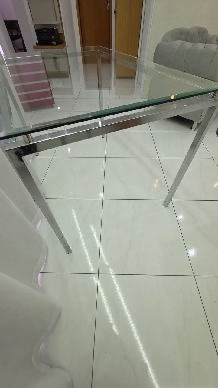 Mesa de jantar de vidro com estrutura cromada - Foto 2