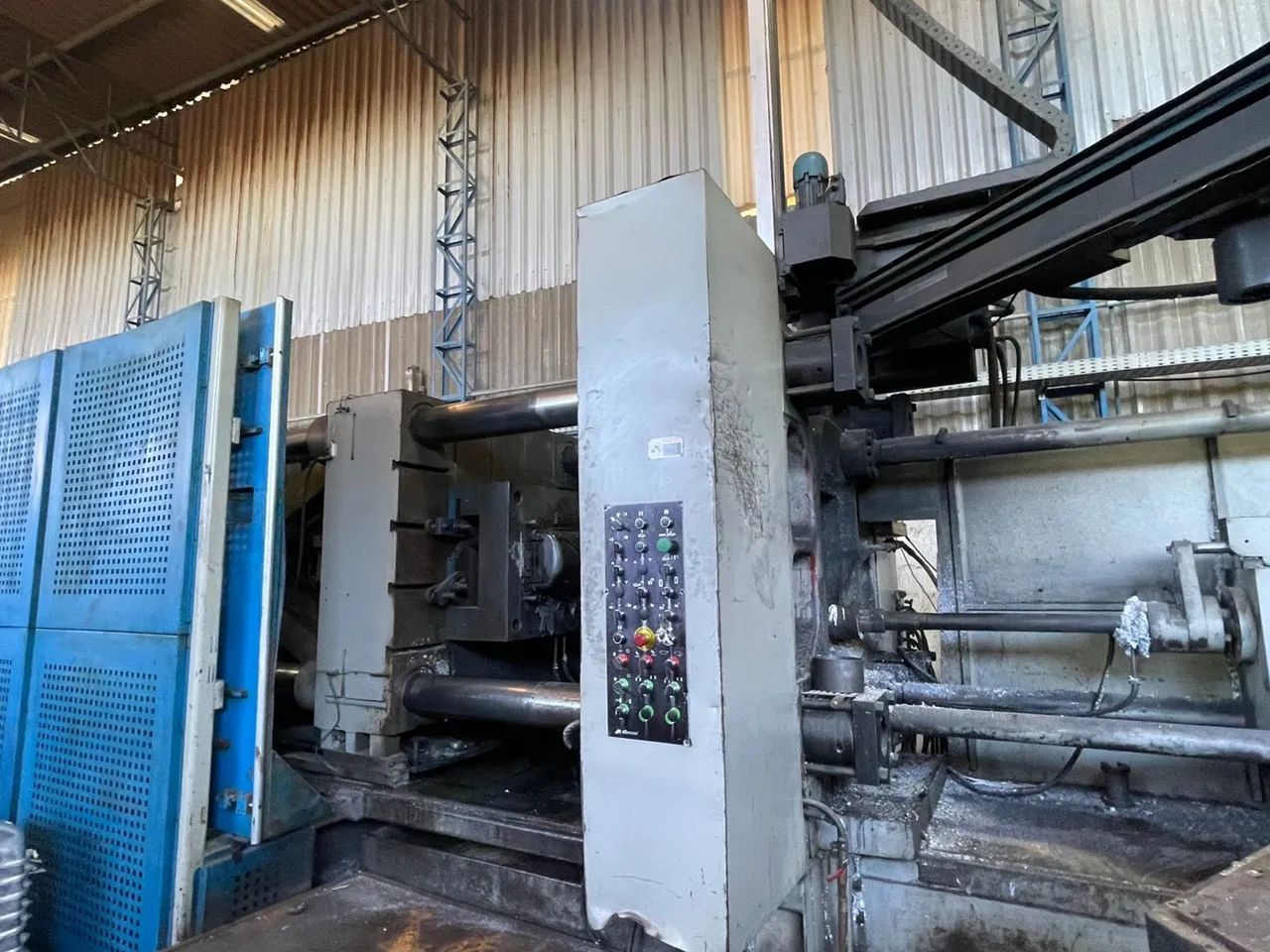 VENDO/TROCO INJETORA DE ALUMÍNIO 1000t ALLPRESSE - Foto 2