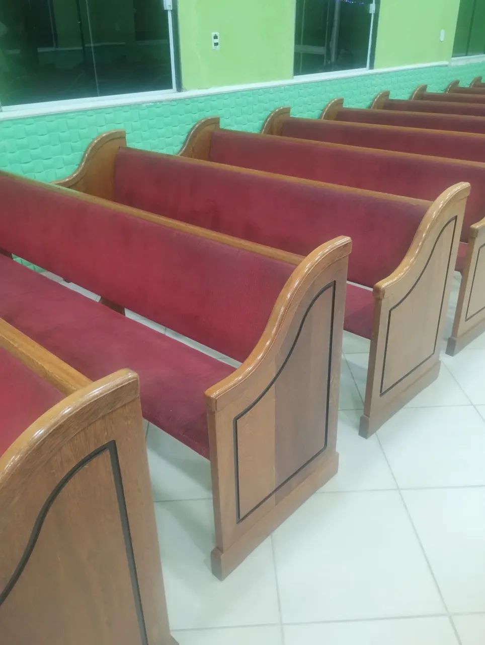 venda de 22  bancos almofadado para igreja