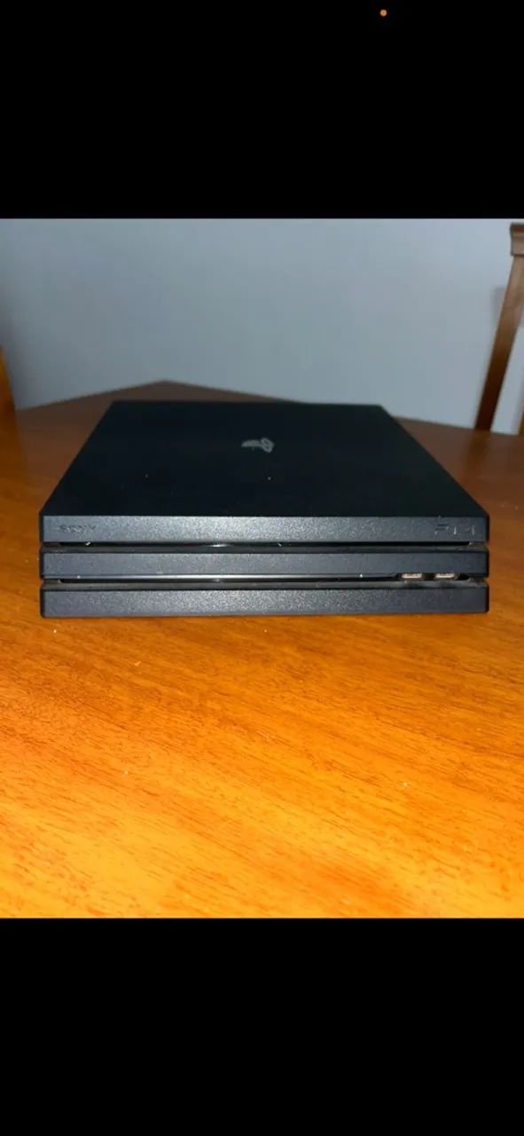 PS4 Pro + 3 controles - Foto 2