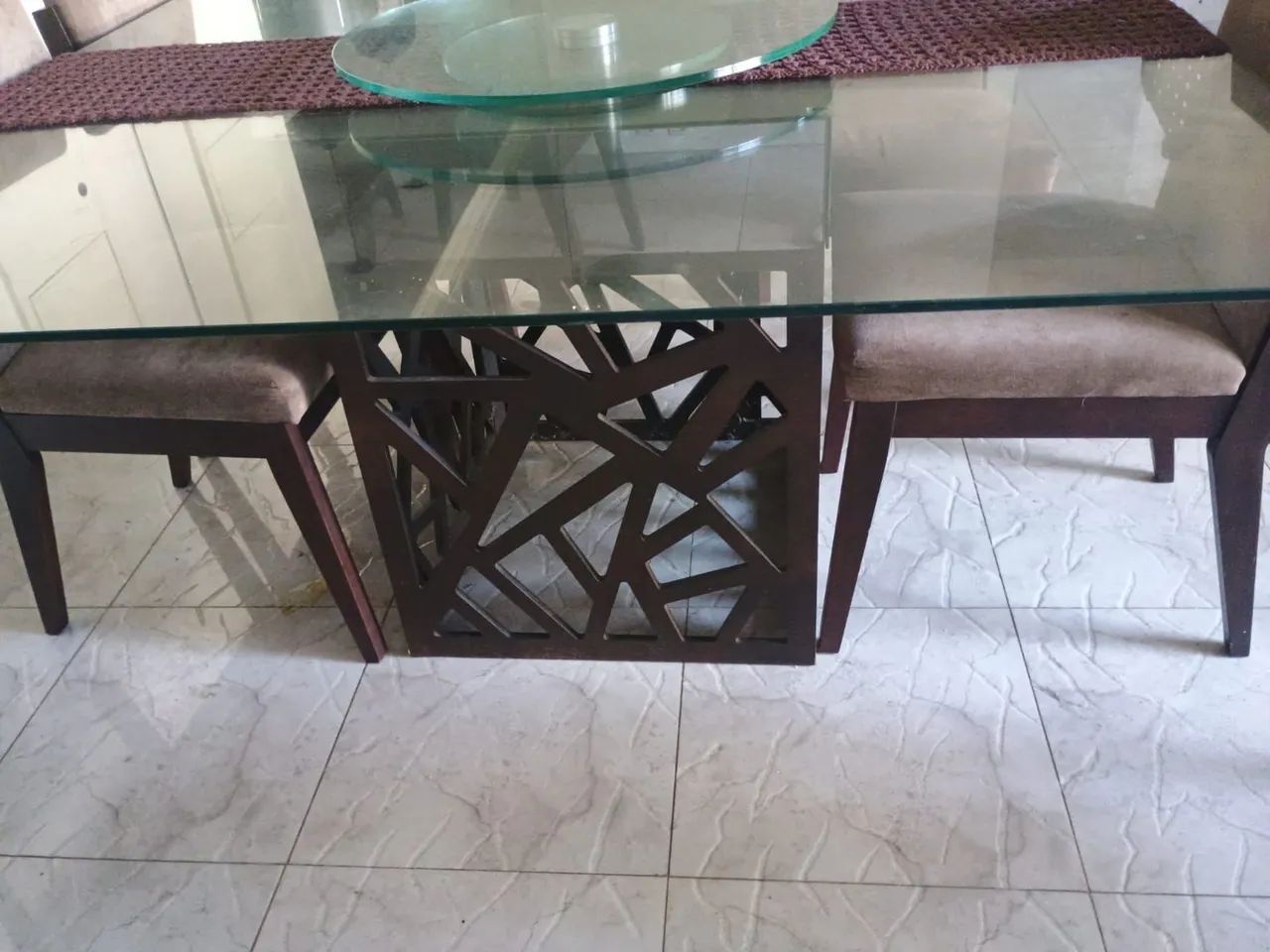Mesa de vidro com base de madeira com aparador  - Foto 4