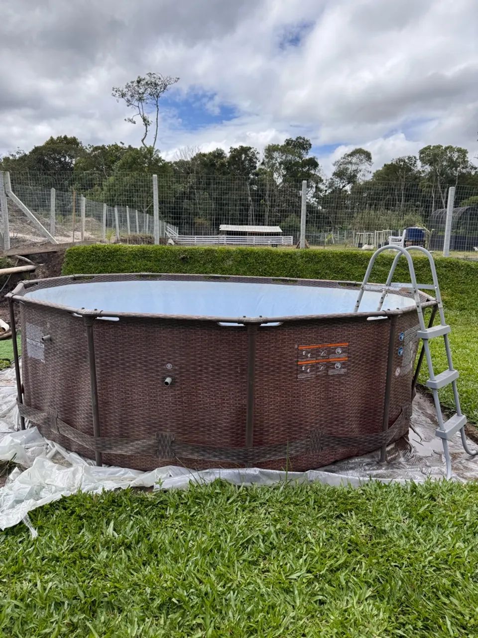 Piscina 9 mil litros 