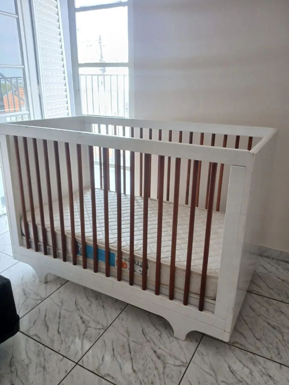 Vendo berço madeira maciça vira cama - Foto 2
