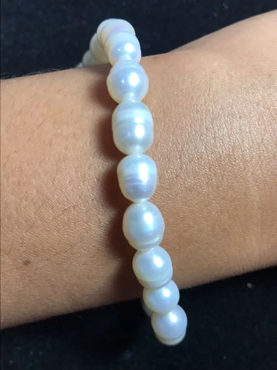 Pulseira de Pérolas Barrocas com Fecho Dourado - Foto 3