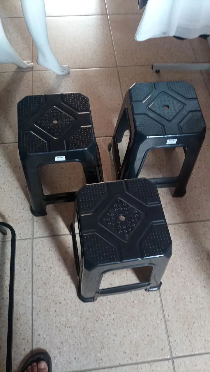 Banquetas plásticas suporta 120 kilos 