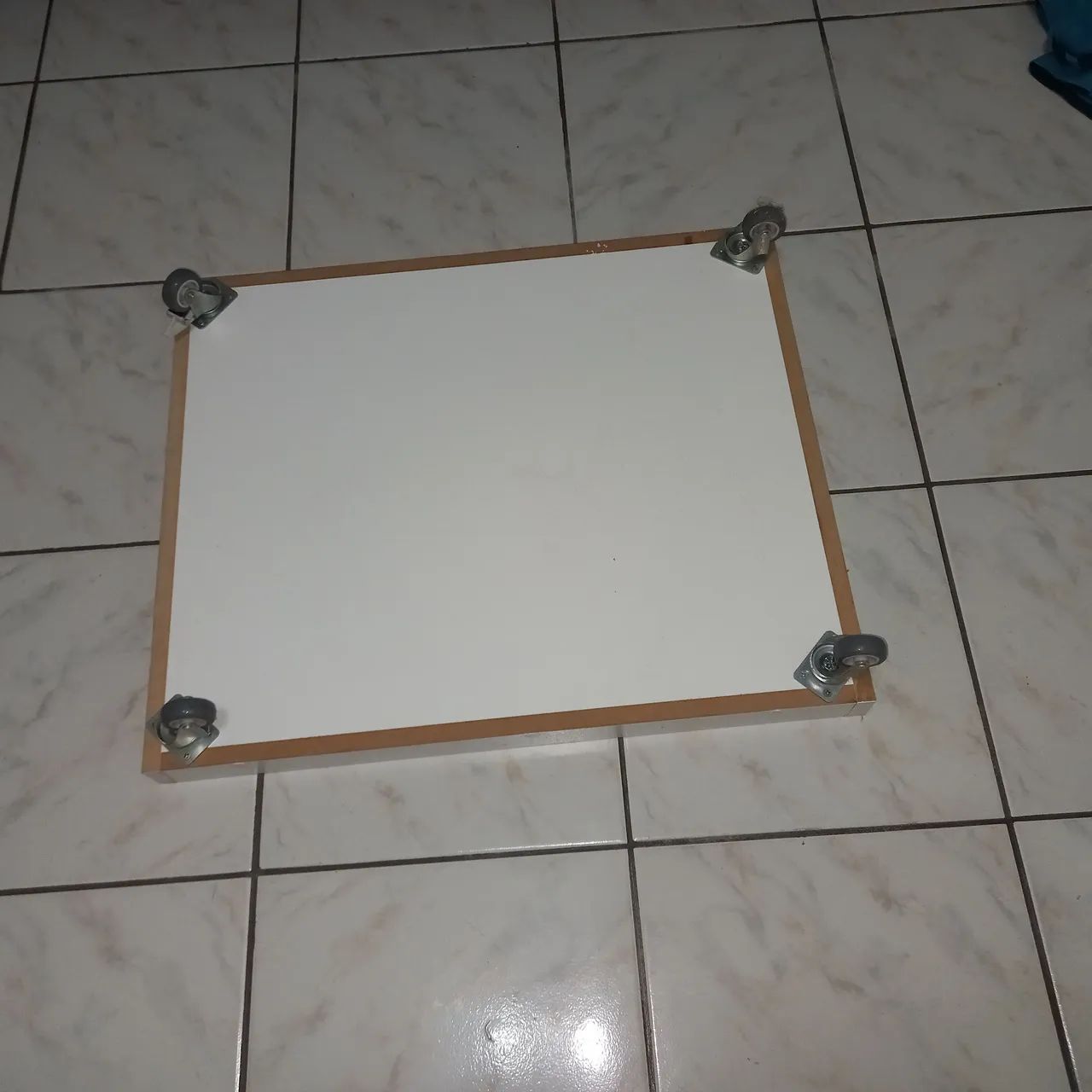 Mesa de Madeira em Fórmica Branca - Foto 2