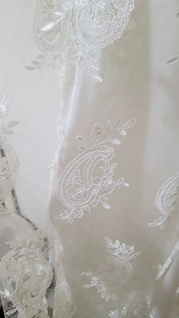Vestido de Noiva Branco Boho / Minimalista - Renda Bordada - Foto 3