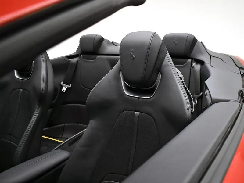 Ferrari Roma Spider 3.9 V8 620cv, foto 13 de 13