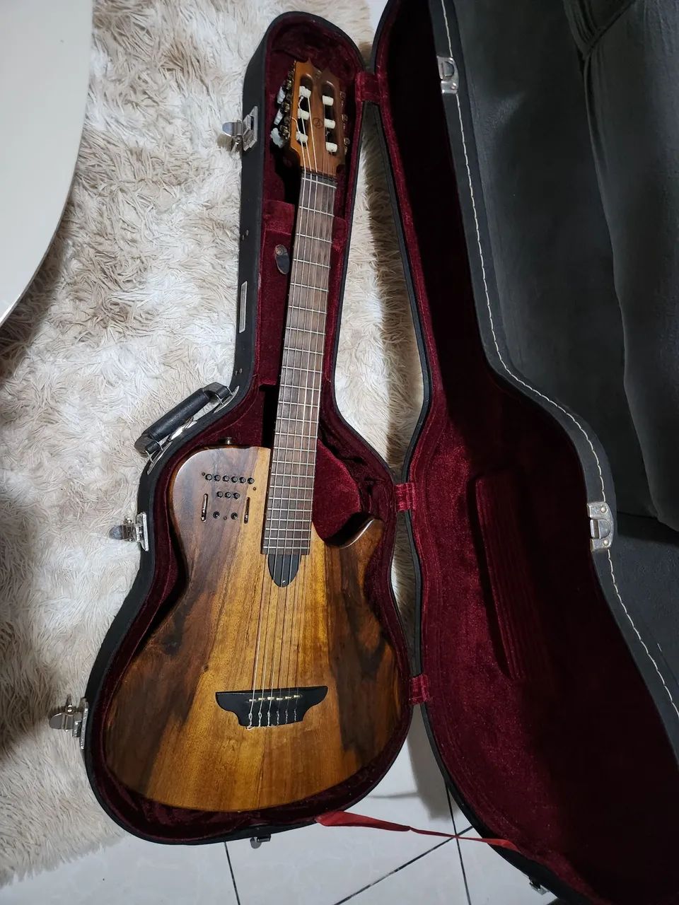 Violão caimbé 