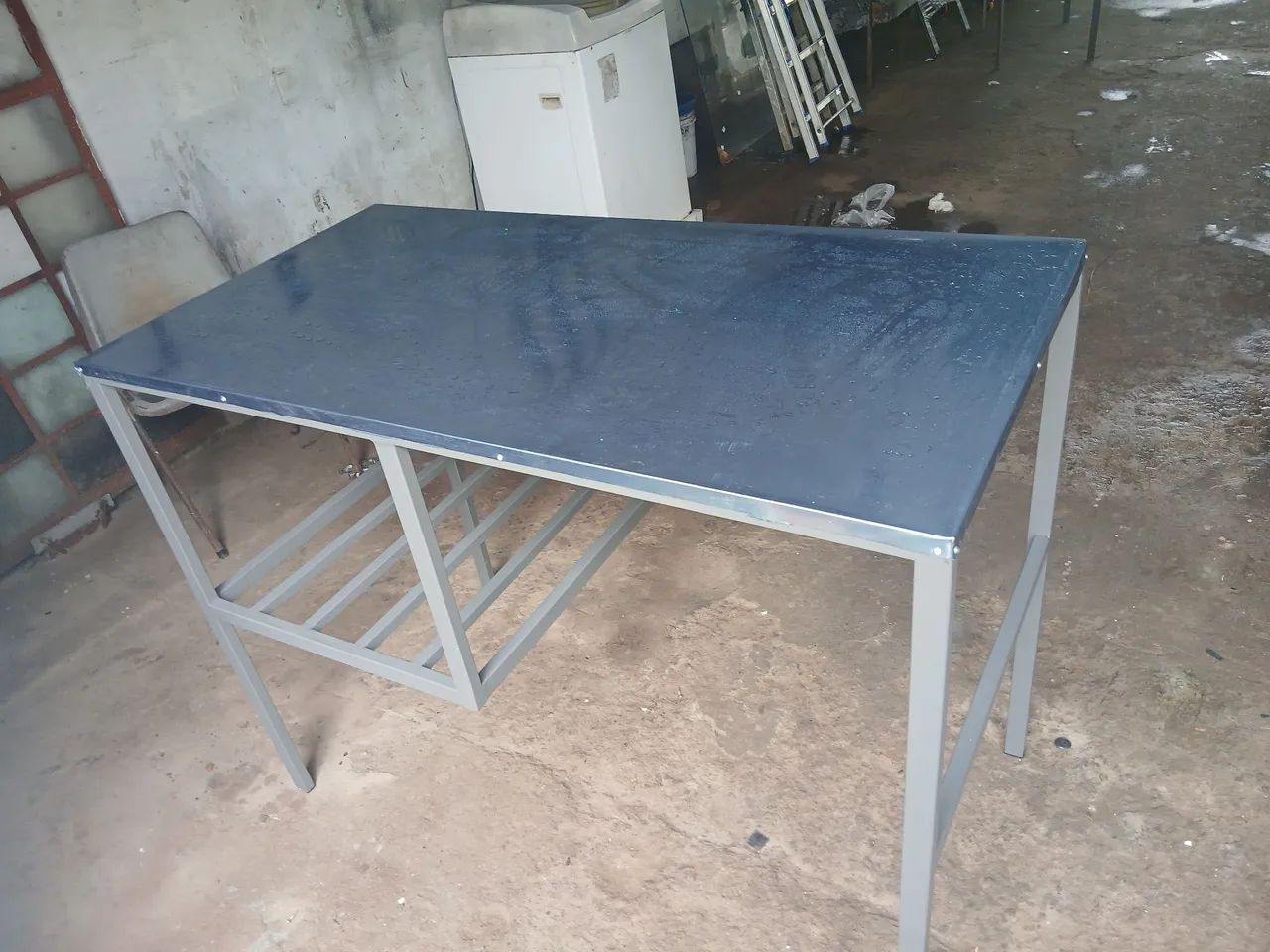Mesa  inox com suporte 