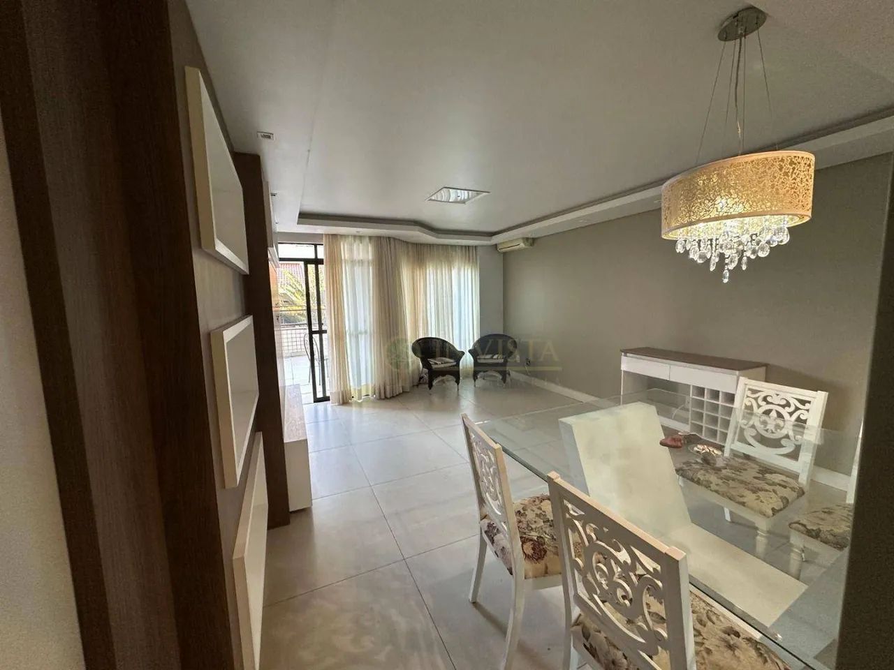 Apartamento Garden no Centro de Florianópolis com 3 suítes e 2 vagas.