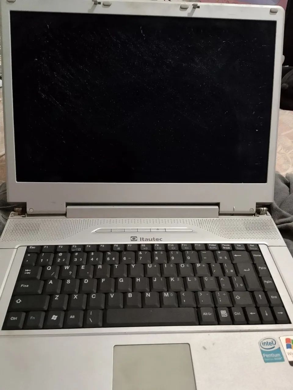 Notebook Itautec Pentium com defeito, para retirar peças.