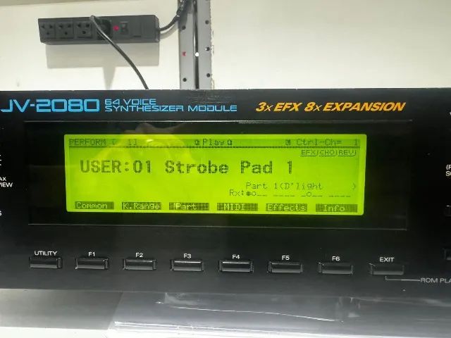 Módulo Roland JV2080 - Instrumentos musicais - Porto Grande, São