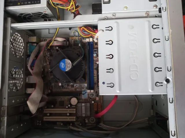 Cpu Ddr 3 com 2 Gb de Memoria - Foto 3