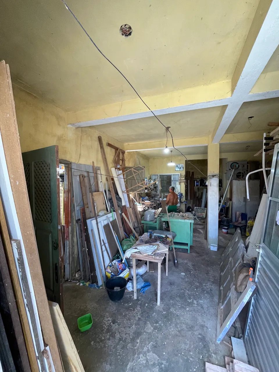 VENDO CASA COM PONTO COMERCIAL! - Foto 2
