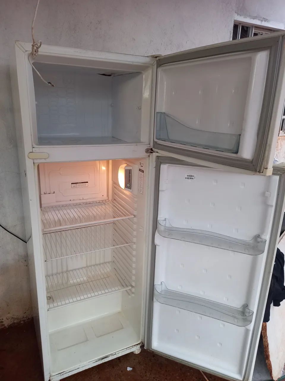 Geladeira consul Bem conservada 336 Armazenamento do refrigerador é 258 L do freezer  - Foto 3
