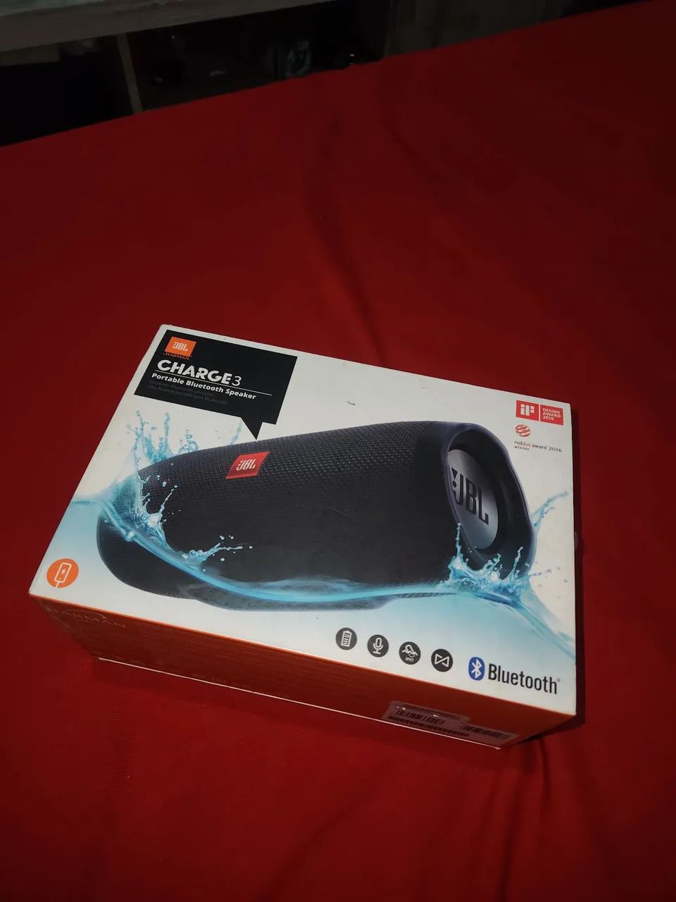 Caixa original da JBL / tem que colocar uma bateria nova 
