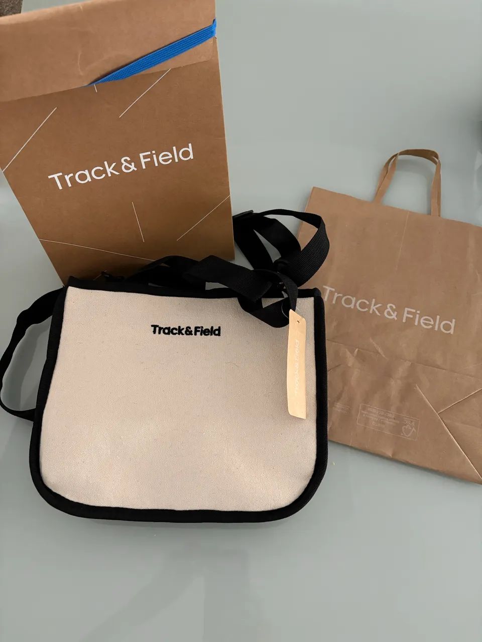 Bolsa track field off white nova com etiqueta 