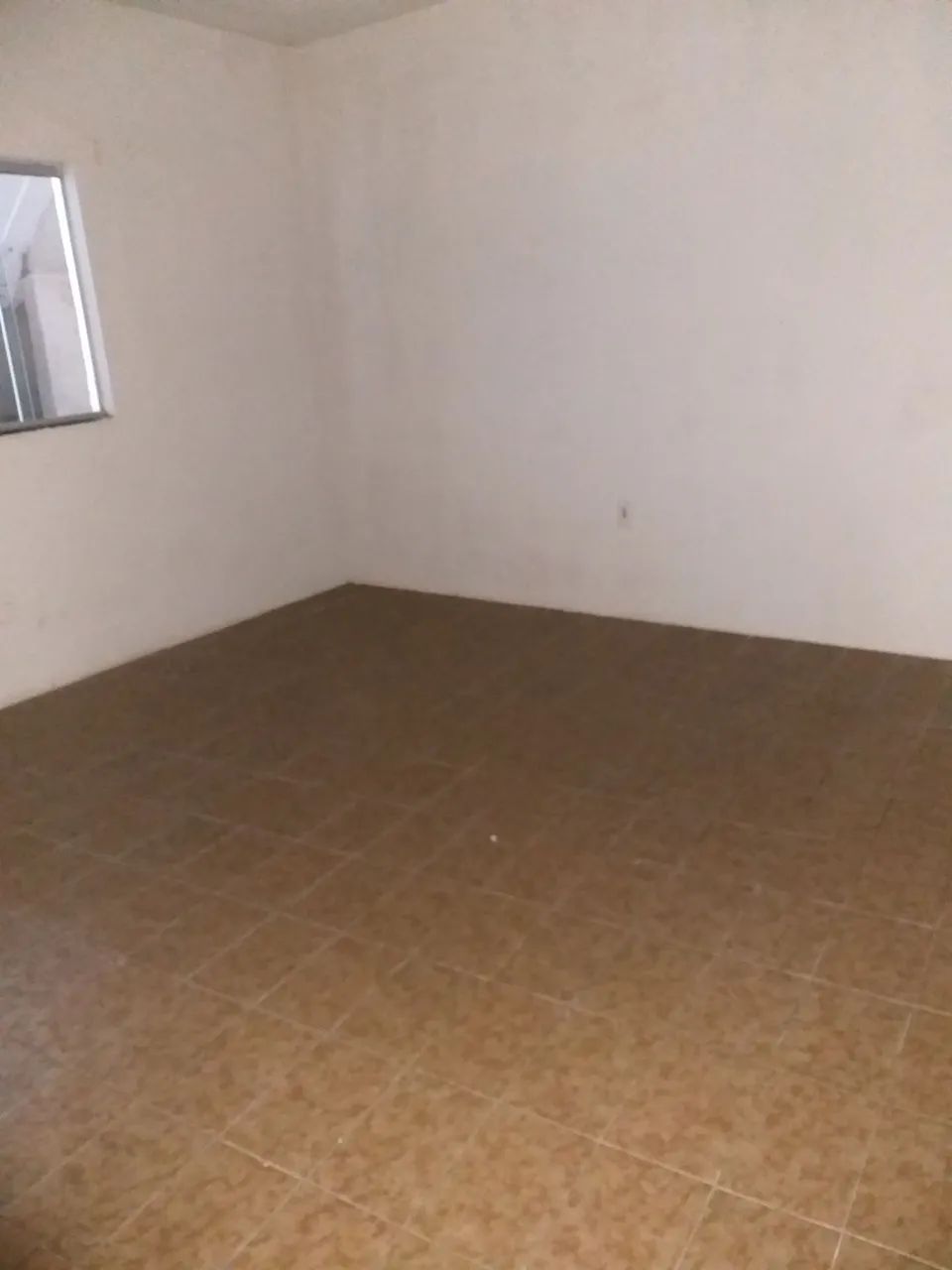 Aluga-se kitnet 600 reais 