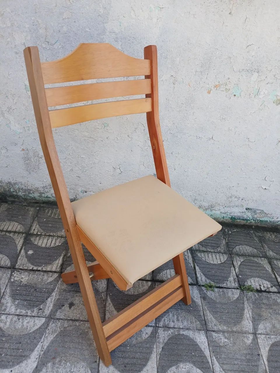 Cadeiras dobráveis de madeira.  - Foto 2