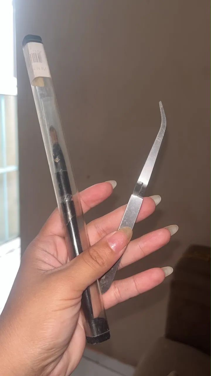 Pincel profissional e pinça profissional 