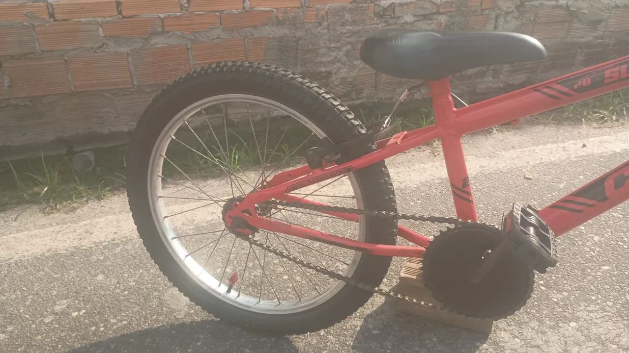 Bicicleta infantil aro 20 seminova 