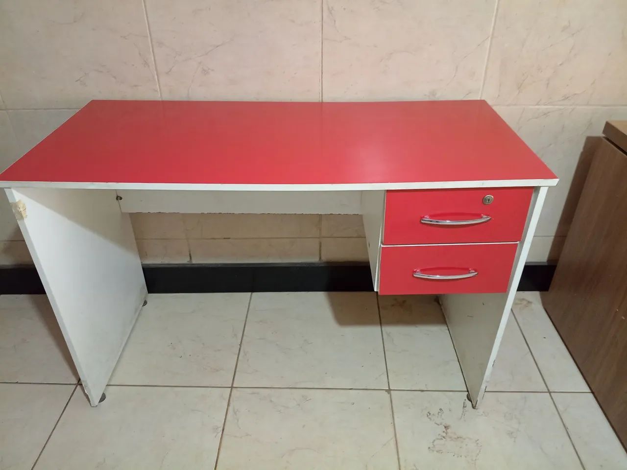 Mesa com 2 gavetas TOP  - Foto 2