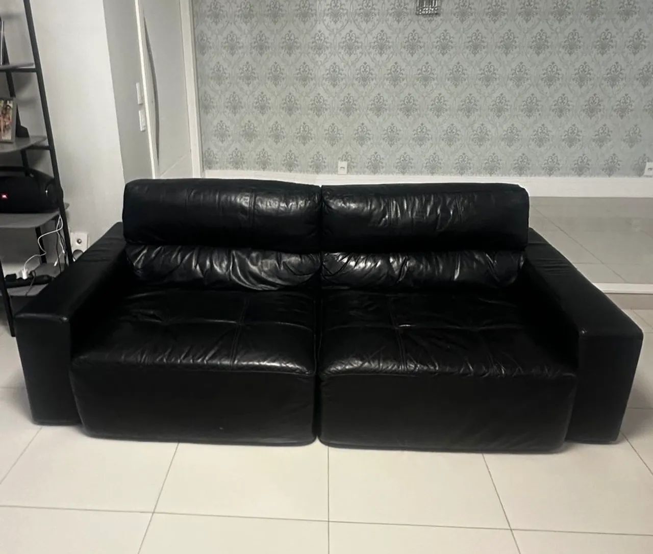 Sofá em couro preto Minuano 4 lugares 