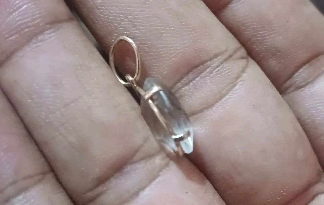 Pingente de ouro 18k e quartzo de rocha lapidada  - Foto 4