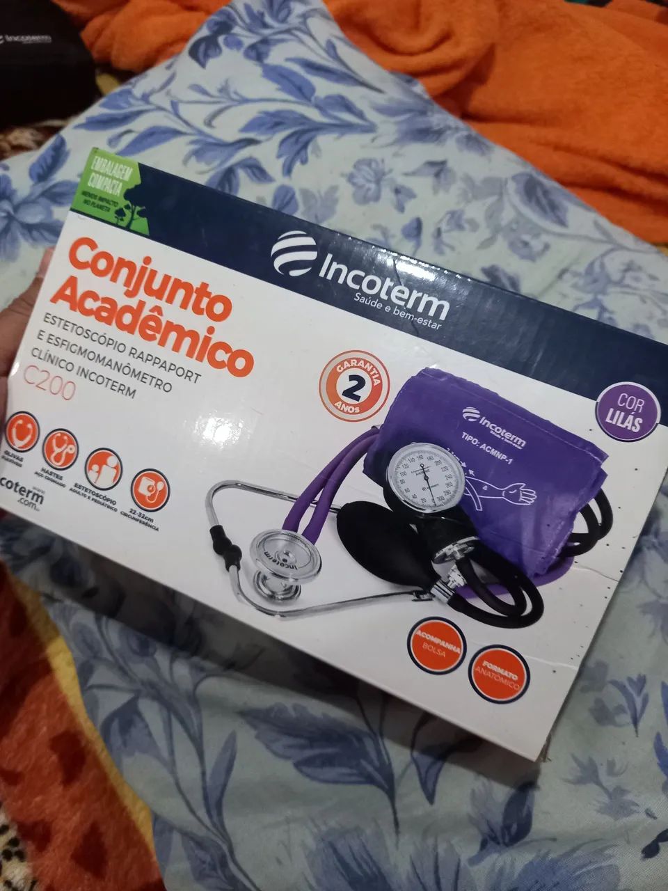 Esfigmomanômetro e estetoscópio