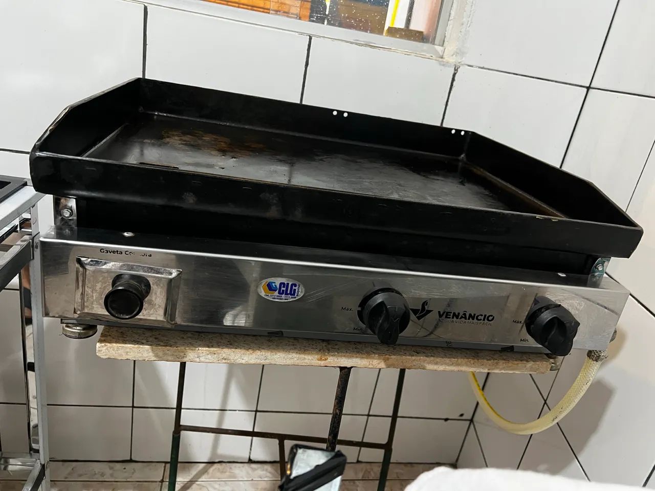 Chapa a gás marca Venâncio, esquenta rápido e mantém 