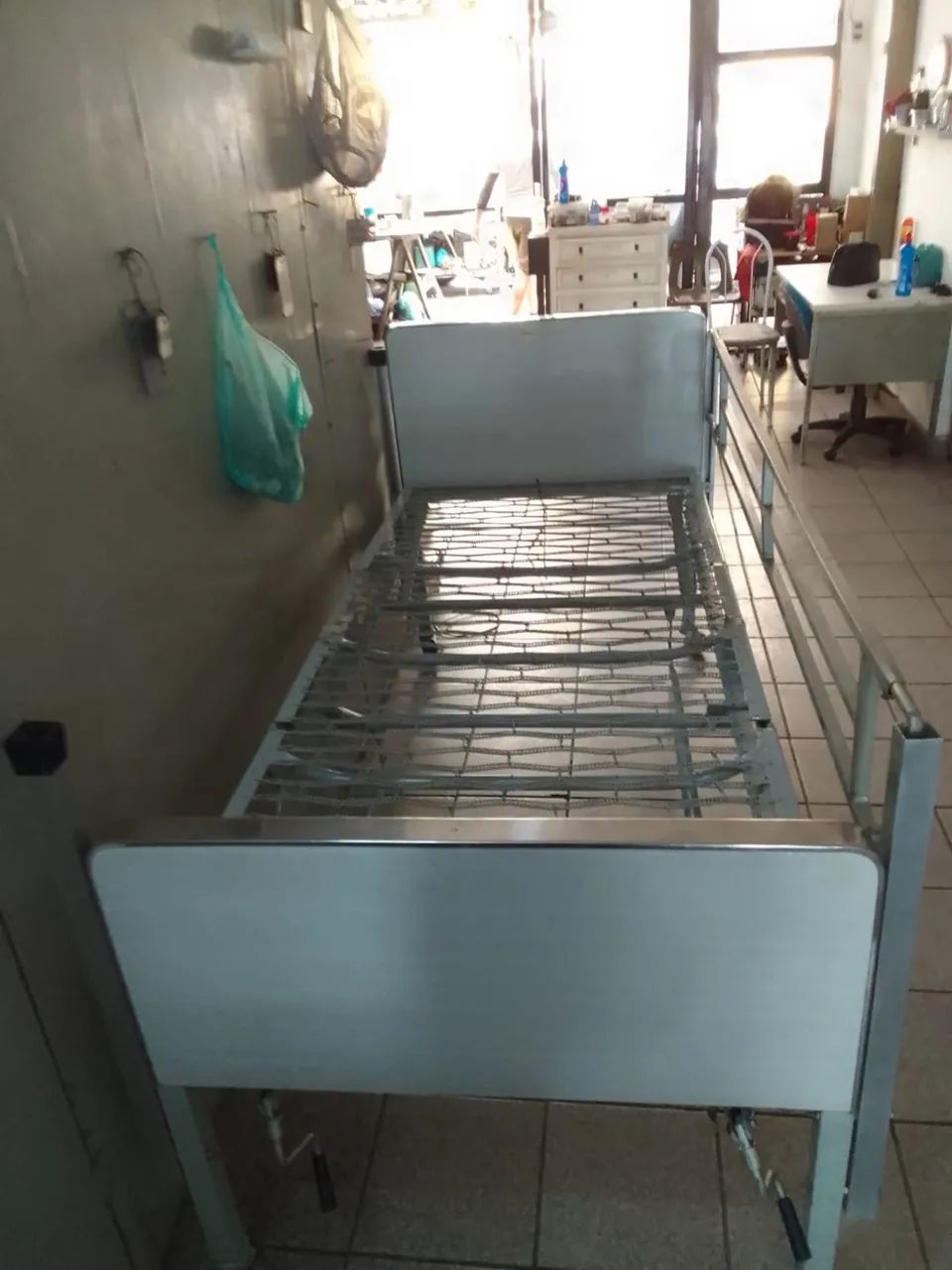 Cama Hospitalar manivela - Foto 2