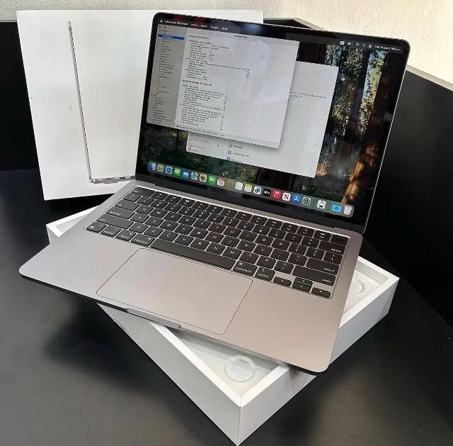 MacBook Air 13-inch M2 | 8GB | 256 SSD 