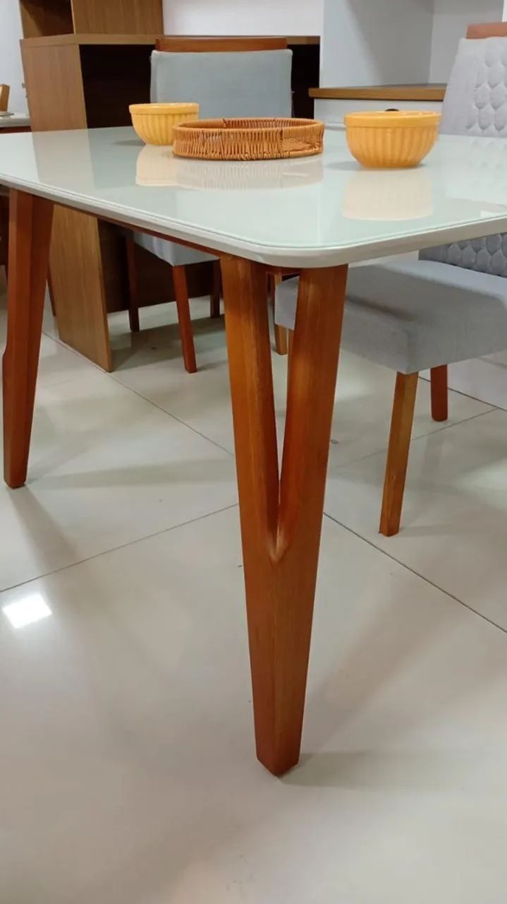MESA ELEGANCE, mede 90x140 + 4 cadeiras no veludo cinza. - Foto 3