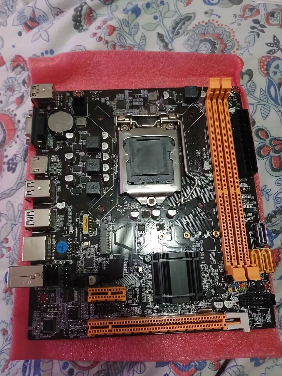 Placa mãe B75 Socket LGA 1155(com poucos defeitos) - Foto 3